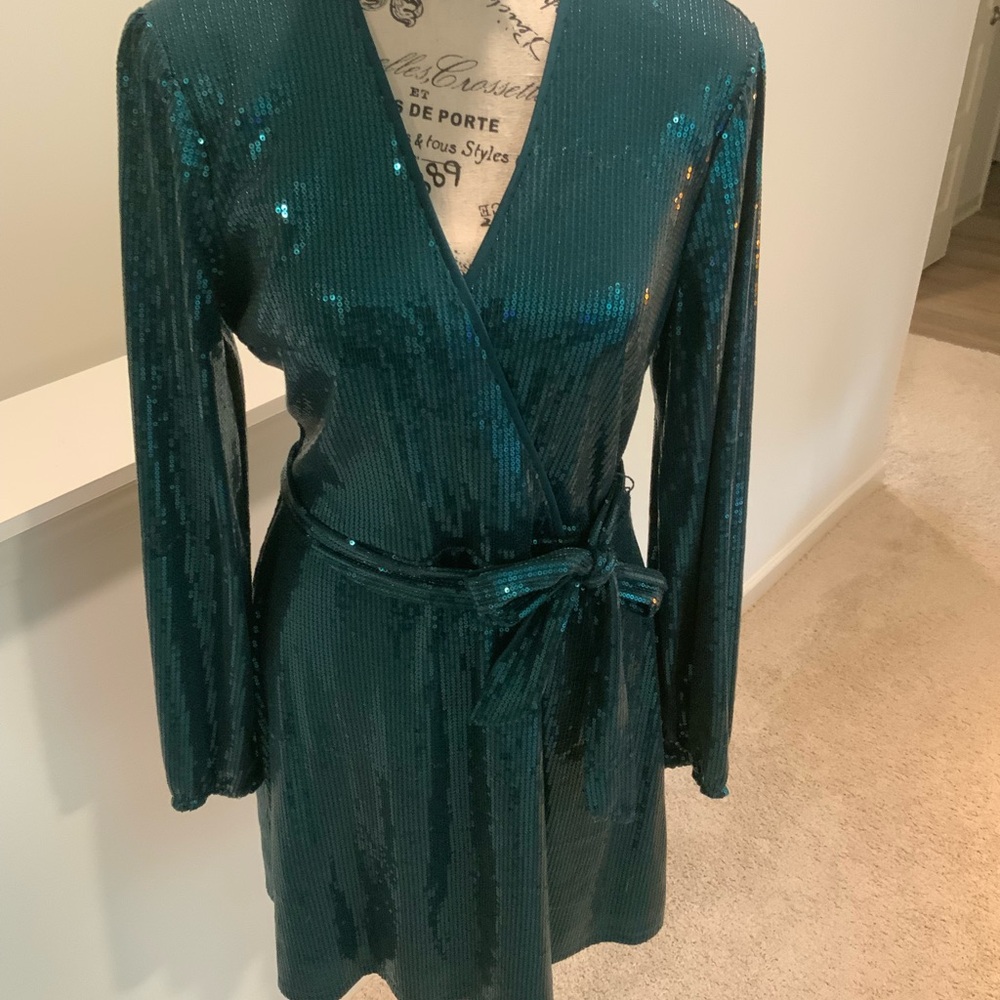 Cara Santana x Nine West emerald green medium  Sequin Wrap Dress with belt. - Picture 2 of 11